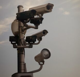 g4f002ae02d9d10a1491124bff3c0dcf930000af7ba3aa00546716e5965a9a62c72bff54ba8ac0a89659bade3263bb1ce_1280-515100 surveillance state, cameras, monitoring, surveillance camera, camera, state security, personal protection, security, video surveillance, usa, washington, control