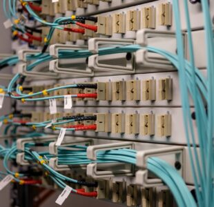 g6c6ec1688e7a4ff4060cf889680811dffd72d95f49c1df54dc9e074c275a22b6fefc8af4e01e15cfef7ad08f91971d27cd66131fb3b6d586a24b62b63d620f74_1280-4393373 fiber optic, light waveguide, glass fiber, network, edp, plug, patch cord, data cable, ethernet, lan, spleisfeld, patch panel, hardware, data, dsl, internet, web, connection, connected, fiber optic, fiber optic, fiber optic, fiber optic, fiber optic, ethernet, patch panel